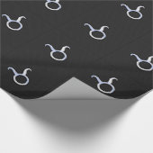 Chrome like Taurus Zodiac Sign on Black Snake Skin Cadeaupapier (Hoek)