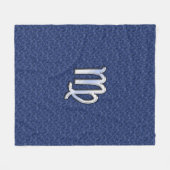 Chrome like Virgo Zodiac Sign on Blue Digital Camo Fleece Deken (Voorkant (Horizontaal))