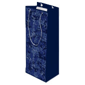 Chrome like Virgo Zodiac Sign on Blue Digital Camo Wijn Cadeautas (Achterkant Gekanteld)