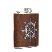 Chrome Nautical Wheel op natte mahogany Print Heupfles (Rechts)