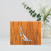 Chrome Regatta Sailboot op Teak Veneer Styles Briefkaart (Staand voorkant)