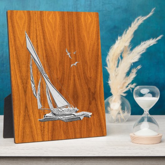 Chrome Regatta Sailboot op Teak Veneer Styles Fotoplaat (Zijkant)