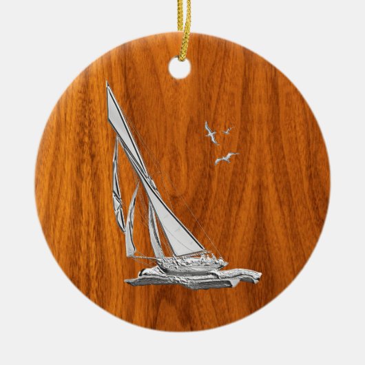 Chrome Regatta Sailboot op Teak Veneer Styles Keramisch Ornament (Voorkant)