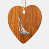 Chrome Regatta Sailboot op Teak Veneer Styles Keramisch Ornament (Links)