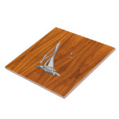 Chrome Regatta Sailboot op Teak Veneer Styles Tegeltje (Zijkant)
