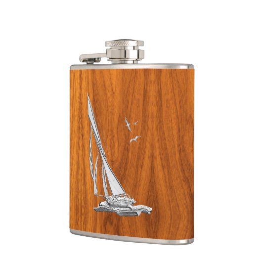 Chrome Sailboot op Teak Print Heupfles (Links)