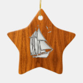 Chrome Silver als Sailboot op Teak Veneer Keramisch Ornament (Voorkant)