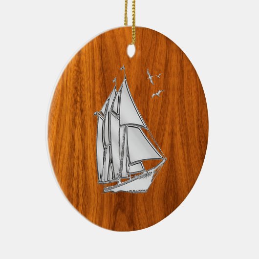 Chrome Silver als Sailboot op Teak Veneer Keramisch Ornament (Rechts)