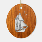 Chrome Silver als Sailboot op Teak Veneer Keramisch Ornament (Links)