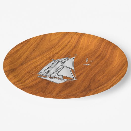 Chrome Silver als Sailboot op Teak Veneer Papieren Bordje (Gekanteld)