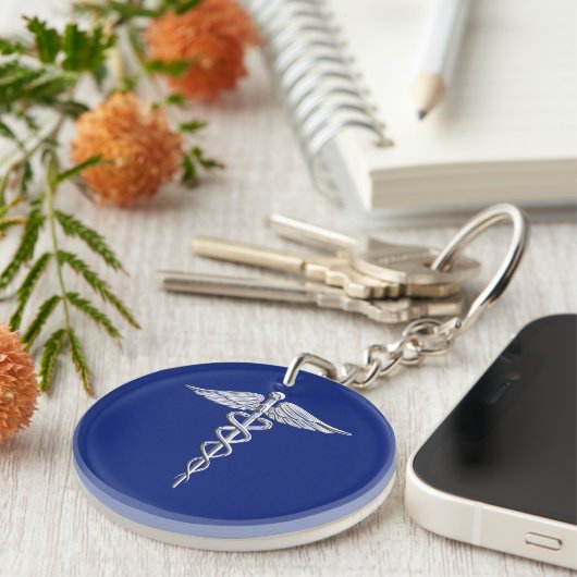 Chrome Style Caduceus Medical Symbool op Navy Blue Sleutelhanger (Voorkant Rechts)