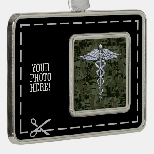 Chrome Style Caduceus Symbool op Green Camouflage Verzilverd Omlijst Ornament (Rechts)