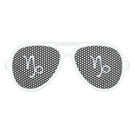 Chrome Style Capricorn Zodiae Sign on Carbon Fibre Aviator Zonnebril (Voorkant)