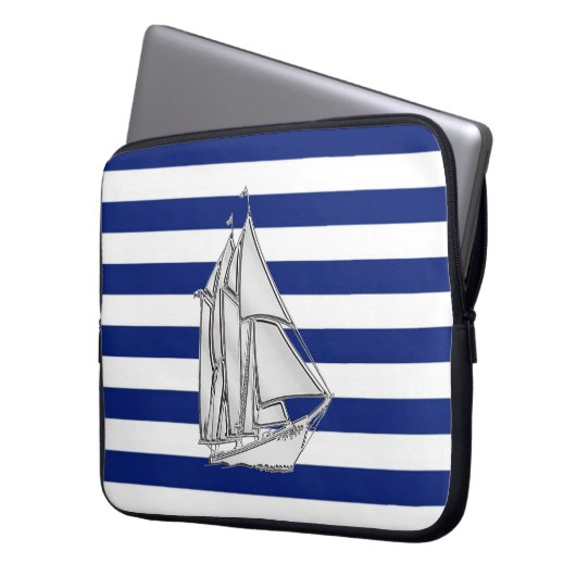 Chrome Style Sailboot op Nautical Stripes Laptop Sleeve (Voorkant Links)
