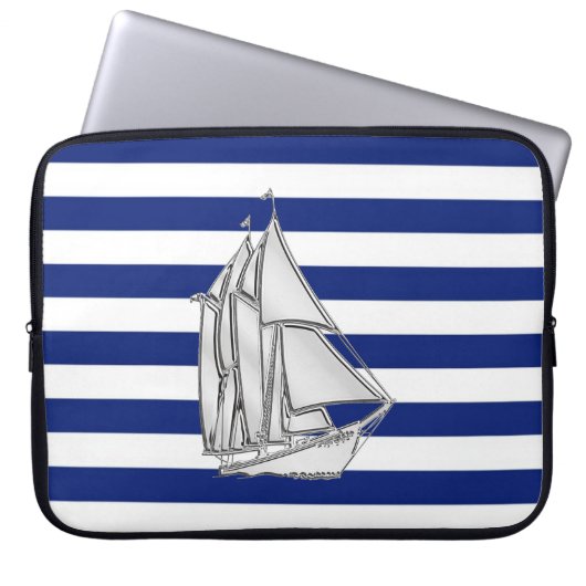 Chrome Style Sailboot op Nautical Stripes Laptop Sleeve (Voorkant)