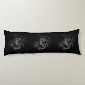 Chrome zoals Taurus Zodiac Sign on Hevelius Lichaamskussen (Achterkant)