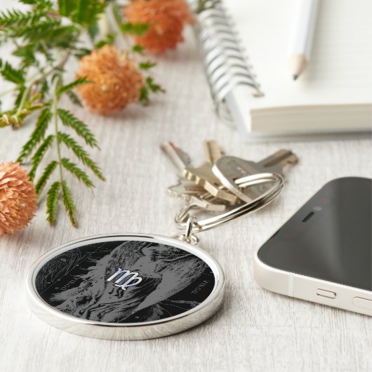 Chrome zoals Virgo Zodiac Sign on Black Hevelius Sleutelhanger (Zijkant)