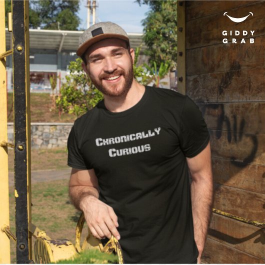 Chronisch nieuwsgierig grappig karakter citaat t-shirt