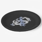 Chroom als draak op zwarte slangenhuidafdruk papieren bordje (Gekanteld)