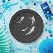 Chroom als duiker met haaien op koolstofvezel papieren bordje (Feest)