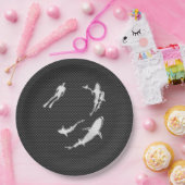 Chroom als duiker met haaien op koolstofvezel papieren bordje (Feest)