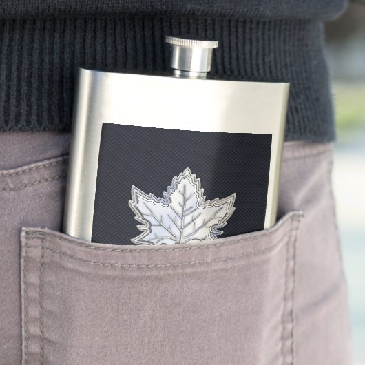 Chroom als een aple lef op koolstofvezelstijl heupfles (Voorbeeld)