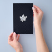 Chroom als leder van een aple op koolstofvezel afd flyer (Hand)