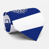 Chroomkompas op nautische marine blauwe strepen stropdas (Opgerold)