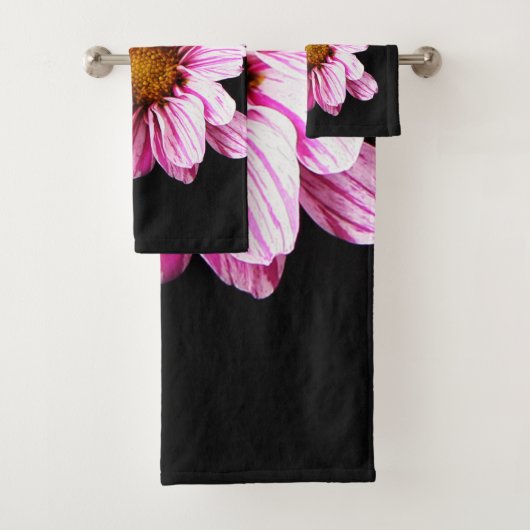 Chrysanthemum Flower btcnm Bad Handdoek (Insitu)