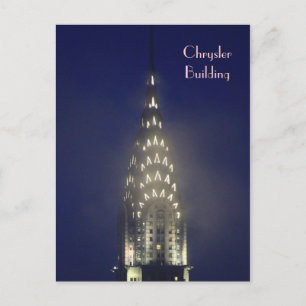 Chrysler Building Lit up to Dusk in Mist Briefkaart