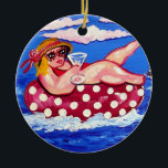 Chubby Beach Diva met Martini Round Ornament<br><div class="desc">Chubby Diva heeft een geweldige tijd om in haar binnenbuis te zweven en haar Martini te negeren.</div>