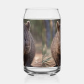 Chubby Charm: de Schattige Australische wombat Blikvorm Glas (Links)