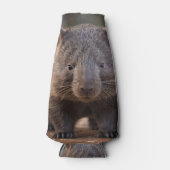 Chubby Charm: de Schattige Australische wombat Flesjeskoeler (Voorkant)