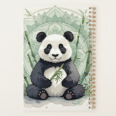 Chubby panda zittend in een lotushouding planner (Achterkant)