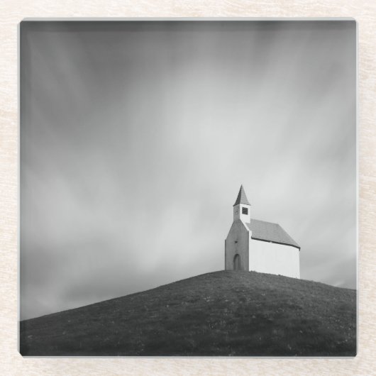 Chuch op een heuvel zwart-wit glazen onderzetter (Voorkant)