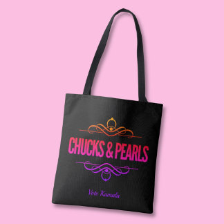 Chucks & Pearls stemmen Kamala Black Tote Bag