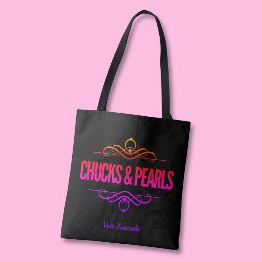 Chucks & Pearls stemmen Kamala Black Tote Bag