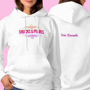 Chucks & Pearls stemmen op Kamala Hoodie