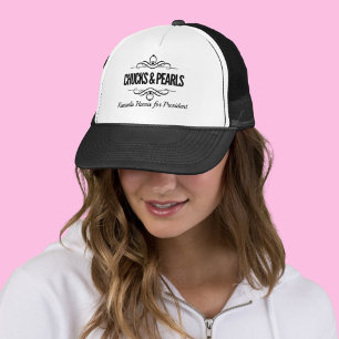 Chucks & Pearls stemmen op Kamala Trucker Pet