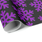 Chunky Paarse sneeuwvlokken op zwart Cadeaupapier (Rol Hoek)