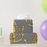Church Menorah Cadeaupapier<br><div class="desc">Een kerkmenorah in goud met veel kaarsen. Dit ontwerp ziet er echt effectief uit op dit pakpapier</div>