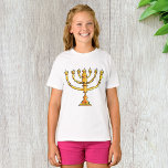 Church Menorah T-shirt<br><div class="desc">Een kerkmenora in goud met veel kaarsen. Dit ontwerp ziet er echt effectief uit op dit meisjes T-shirt</div>