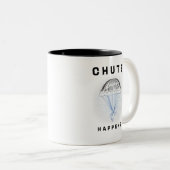 Chute gebeurt - een parachuteschema tweekleurige koffiemok (Voorkant rechts)