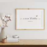 Ciao Bella | Italiaans modern script met hart Poster<br><div class="desc">Hallo,  mooi! Dit zwart-wit Italiaans taal poster zal stijlvolle chique toevoegen aan elk van uw kamers. Moderne,  elegante zwart schrift typografie verschijnt met een handgetekend hart,  voor een poster dat u altijd zal herinneren aan Italië of waar uw reizen u ook brengen!</div>