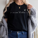 Ciao Bella | Italiaans modern script met hart T-shirt<br><div class="desc">hallo,  mooi! Dit zwarte Italiaanse shirt zal een stijlvol design aan elk van uw outfits toevoegen. De moderne,  elegante witte manuscripttypografie verschijnt met een hand-getrokken hart,  voor een shirt dat perfect in Italië zal worden begrepen of waar uw reizen u nemen!</div>