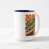 Cicada Invasion 2024 Brief Pers Tweekleurige Koffiemok (Voorkant rechts)