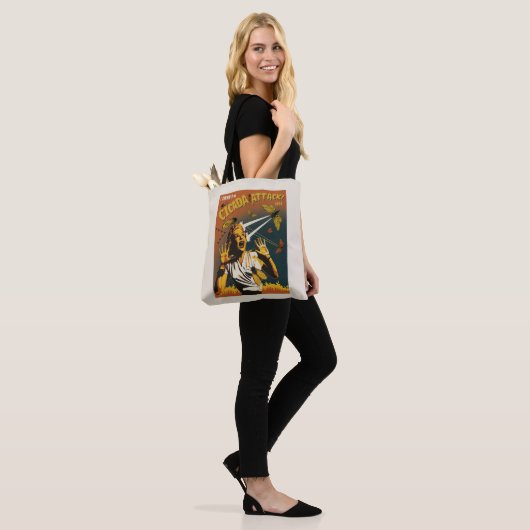 Cicada schreeuwende dame 2024 tote bag (Op model)