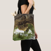 Cicada shell. Het was haast. Tote Bag (Dichtbij)
