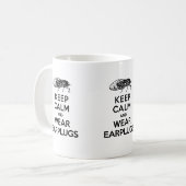 CICADAS is hier! Hou kalm en Draag oordopjes Koffiemok (Voorkant links)