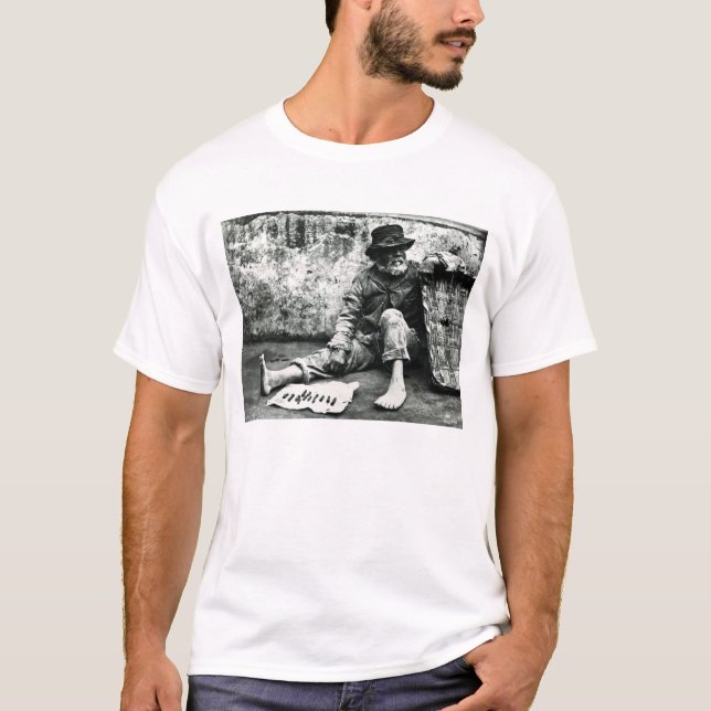 Cigar-end-verkoper, c.1865 (foto) t-shirt (Voorkant)